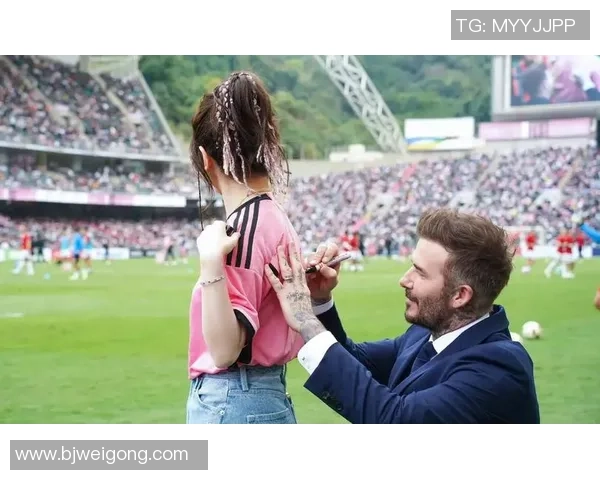 女明星们如何在足球明星面前变身小迷妹的甜蜜瞬间揭秘